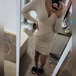 NWOT soft wrap long sleeves dress/ Robe manche longue cache-coeur